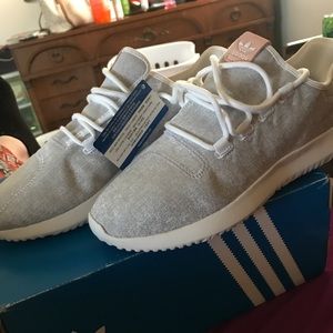 adidas Shoes - NWT ADIDAS TUBULAR SHOES adidas Shoes - NWT ADIDAS TUBULAR SHOES